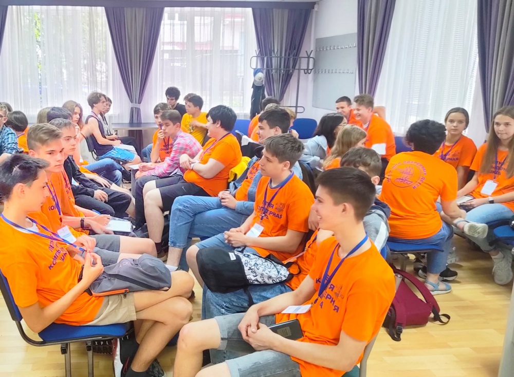 ЛЕТНЯЯ КОМПЬЮТЕРНАЯ ШКОЛА ПРОДОЛЖАЕТ СВОЮ РАБОТУ ЛЕТНЯЯ КОМПЬЮТЕРНАЯ ШКОЛА ПРОДОЛЖАЕТ СВОЮ РАБОТУ